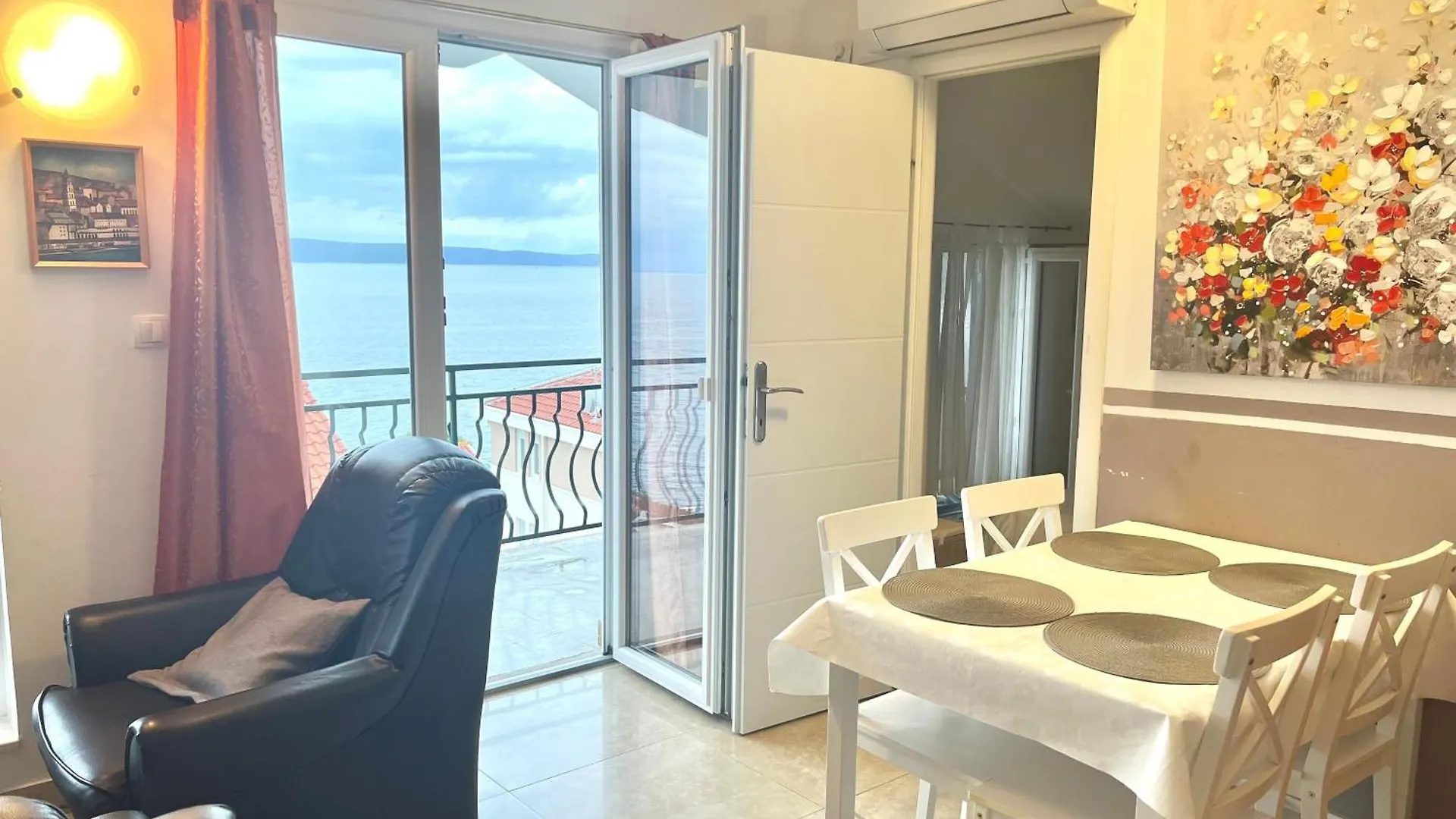 Ferienwohnung Mit Balkon Und Herrlichem Meerblick contacts